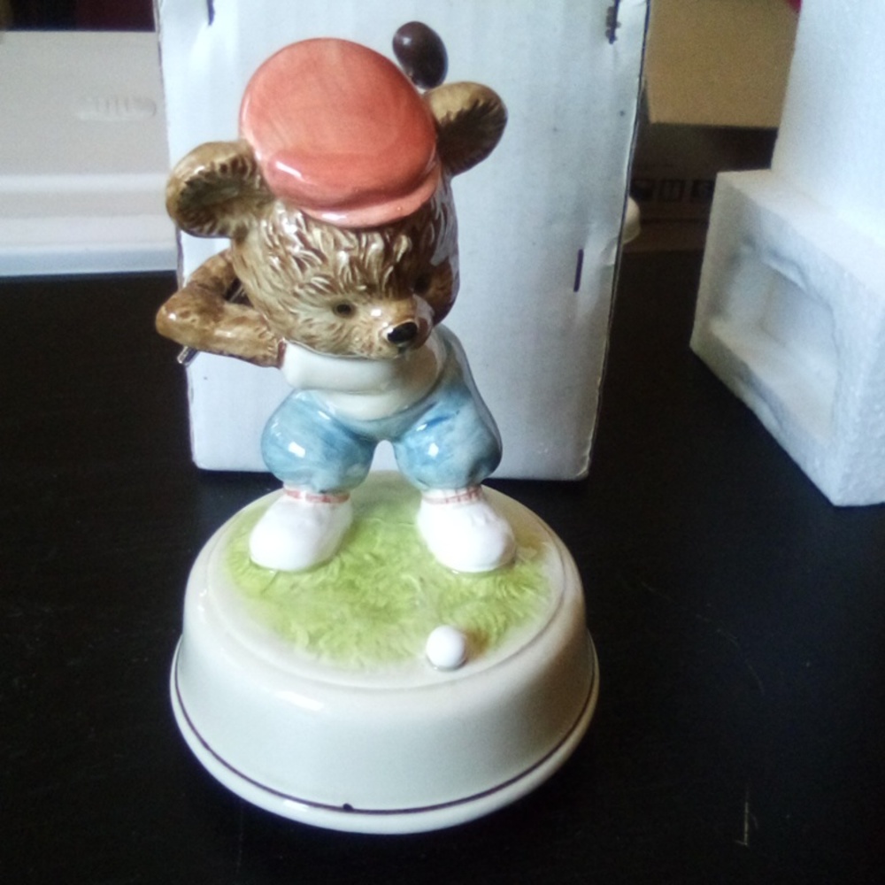 New old stock, Musical rotating figurine, Golfing Bear